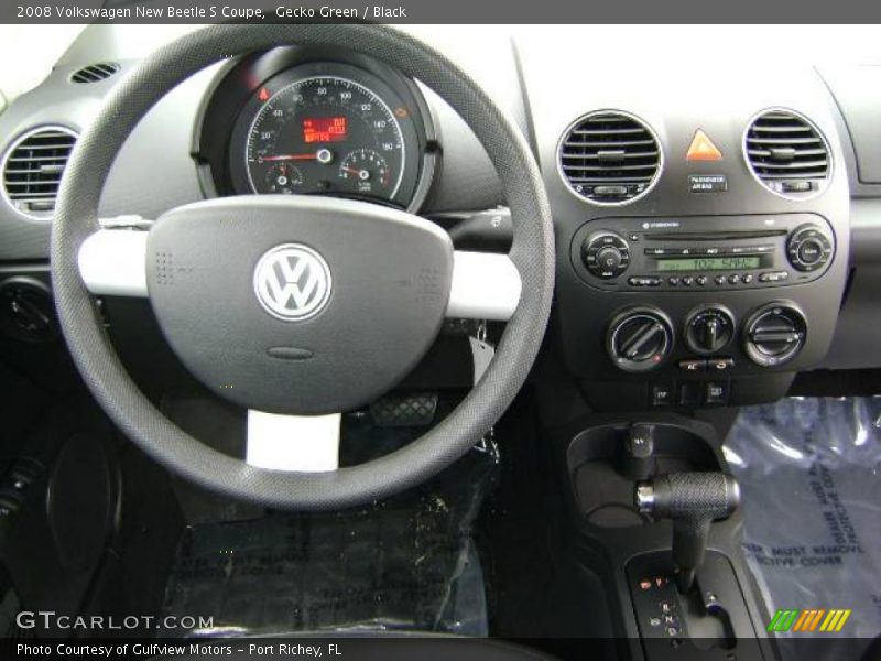 Gecko Green / Black 2008 Volkswagen New Beetle S Coupe