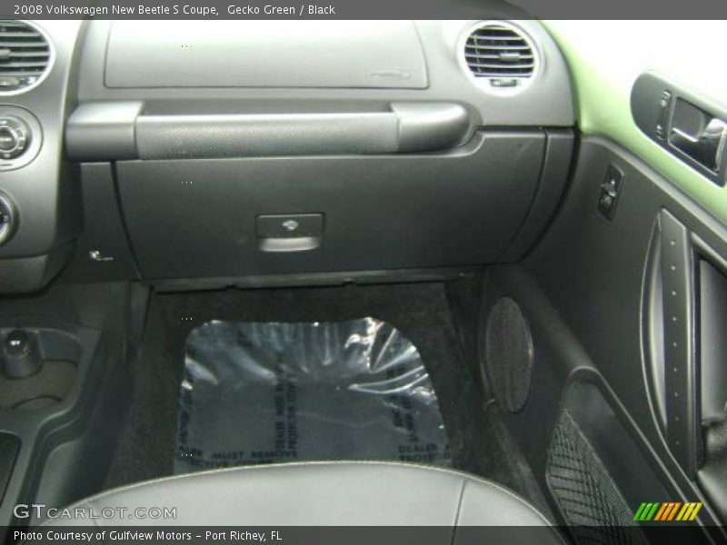 Gecko Green / Black 2008 Volkswagen New Beetle S Coupe