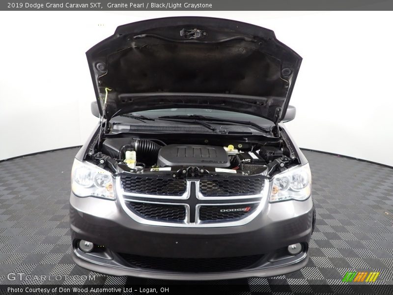 Granite Pearl / Black/Light Graystone 2019 Dodge Grand Caravan SXT