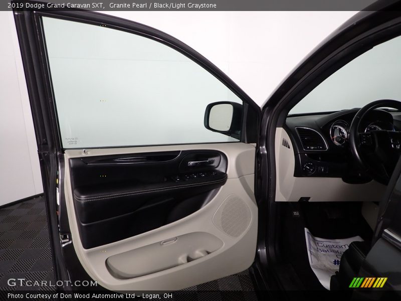Granite Pearl / Black/Light Graystone 2019 Dodge Grand Caravan SXT