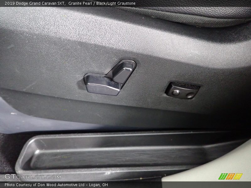 Granite Pearl / Black/Light Graystone 2019 Dodge Grand Caravan SXT
