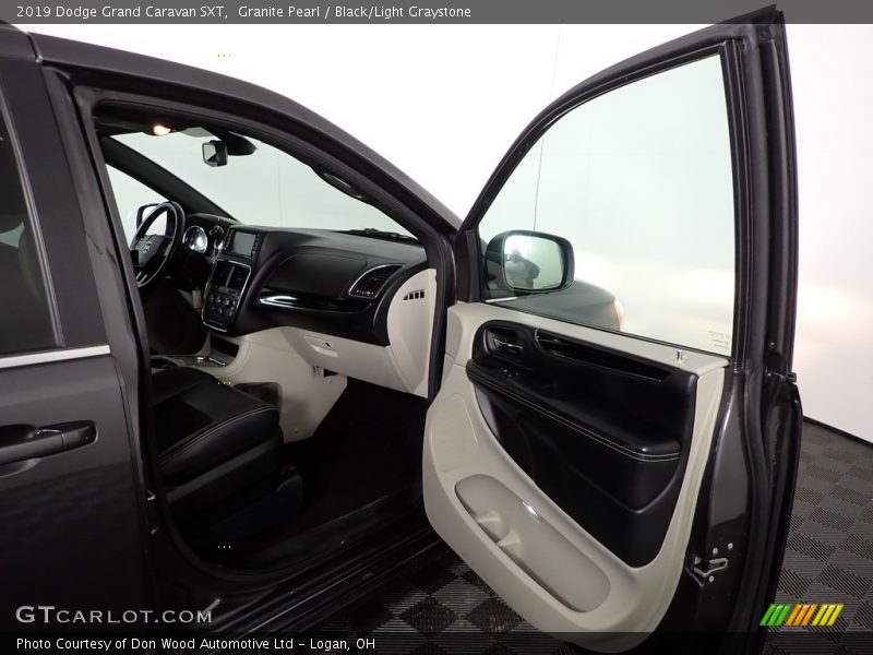 Granite Pearl / Black/Light Graystone 2019 Dodge Grand Caravan SXT