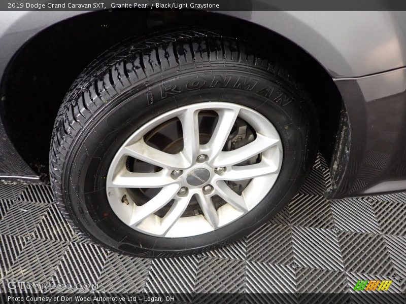 Granite Pearl / Black/Light Graystone 2019 Dodge Grand Caravan SXT