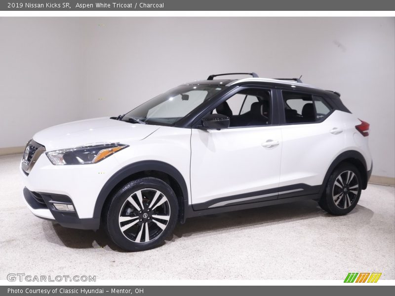Aspen White Tricoat / Charcoal 2019 Nissan Kicks SR