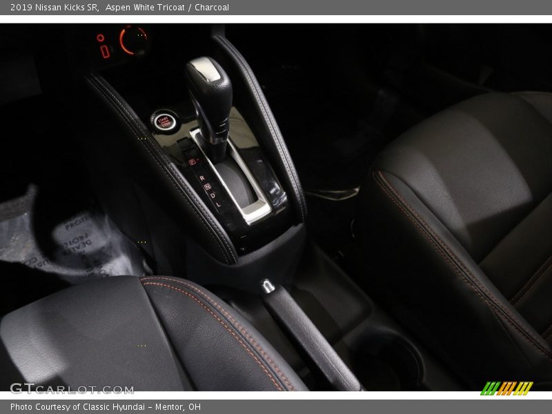 Aspen White Tricoat / Charcoal 2019 Nissan Kicks SR