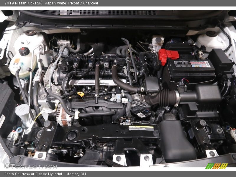Aspen White Tricoat / Charcoal 2019 Nissan Kicks SR
