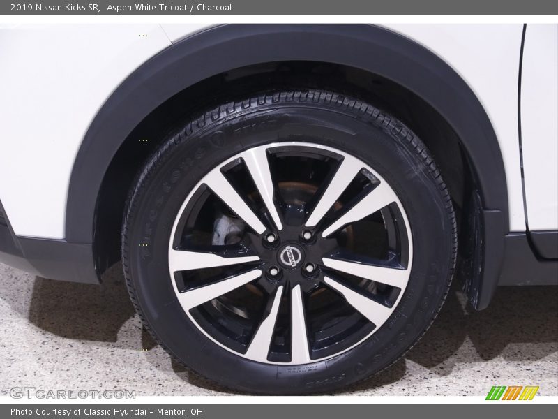 Aspen White Tricoat / Charcoal 2019 Nissan Kicks SR