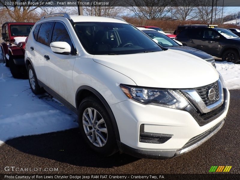 Pearl White Tricoat / Charcoal 2020 Nissan Rogue SV AWD