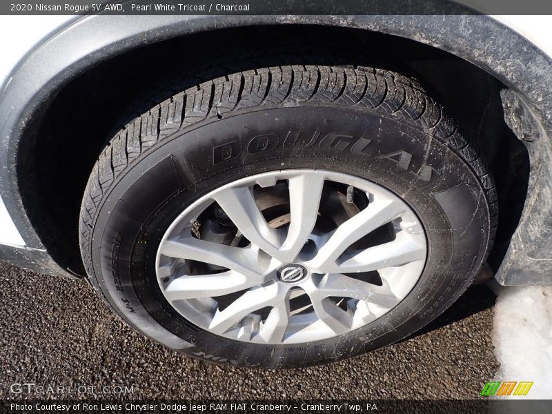 Pearl White Tricoat / Charcoal 2020 Nissan Rogue SV AWD