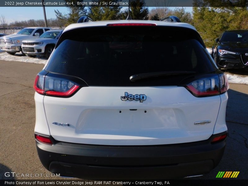 Bright White / Ski Gray/Black 2022 Jeep Cherokee Latitude Lux 4x4