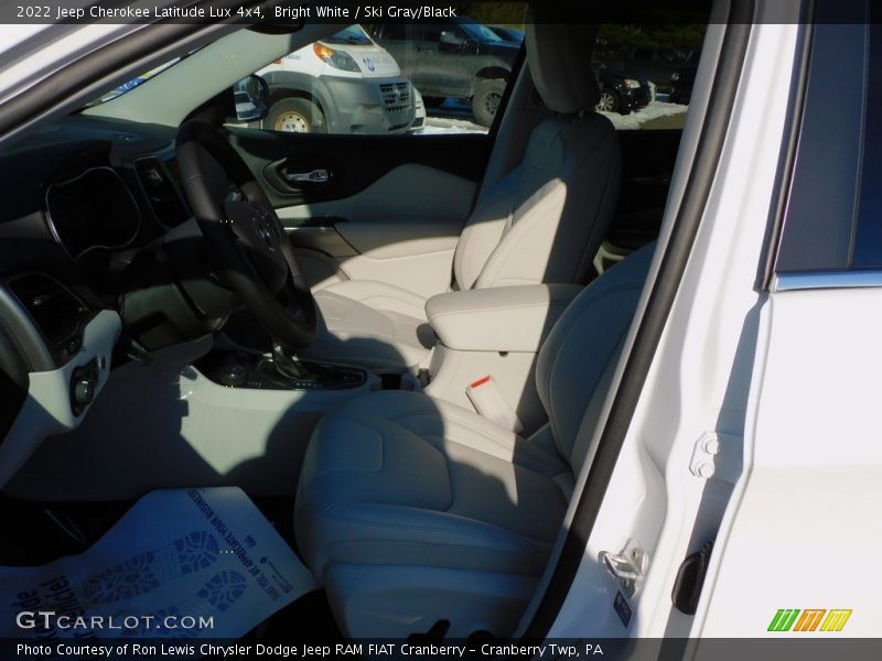 Bright White / Ski Gray/Black 2022 Jeep Cherokee Latitude Lux 4x4
