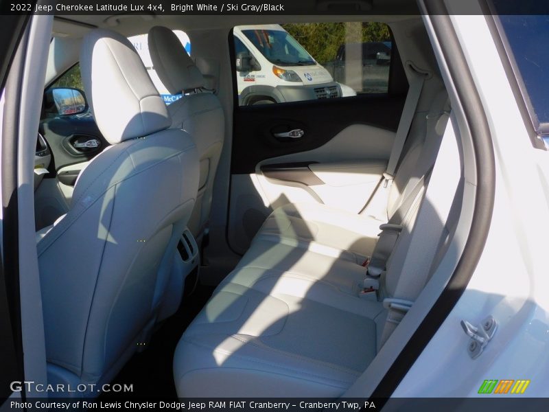 Bright White / Ski Gray/Black 2022 Jeep Cherokee Latitude Lux 4x4