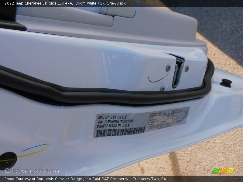 Bright White / Ski Gray/Black 2022 Jeep Cherokee Latitude Lux 4x4