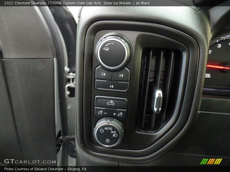Controls of 2022 Silverado 2500HD Custom Crew Cab 4x4