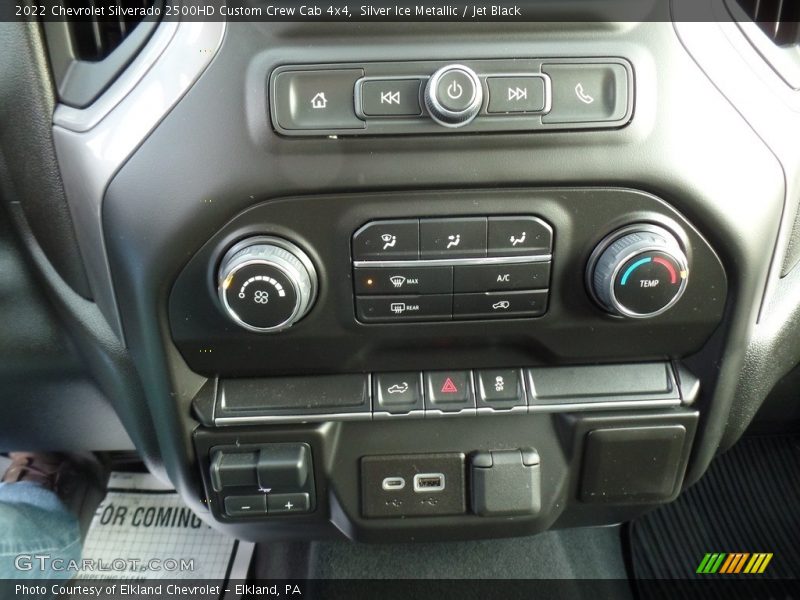 Controls of 2022 Silverado 2500HD Custom Crew Cab 4x4