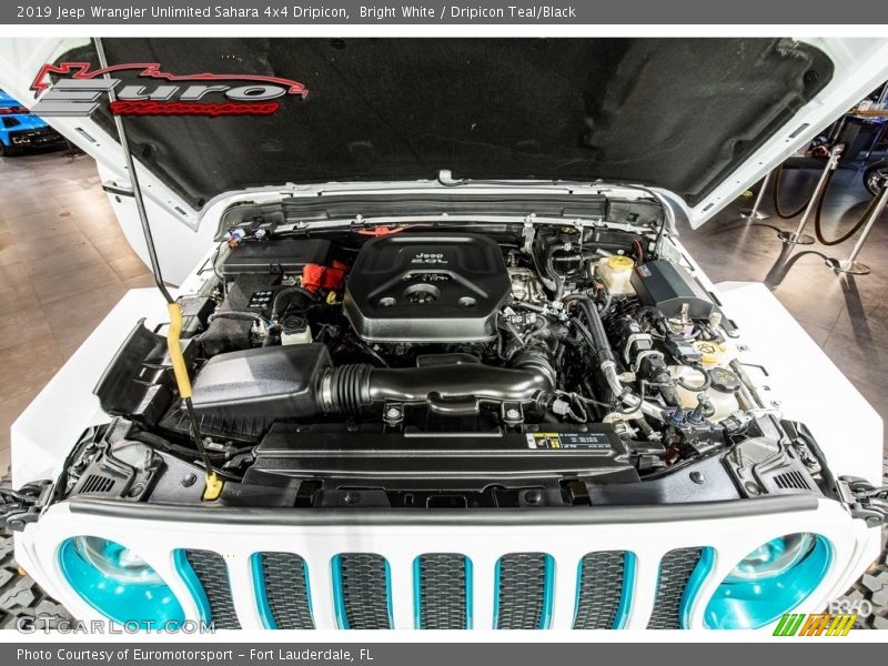 Bright White / Dripicon Teal/Black 2019 Jeep Wrangler Unlimited Sahara 4x4 Dripicon