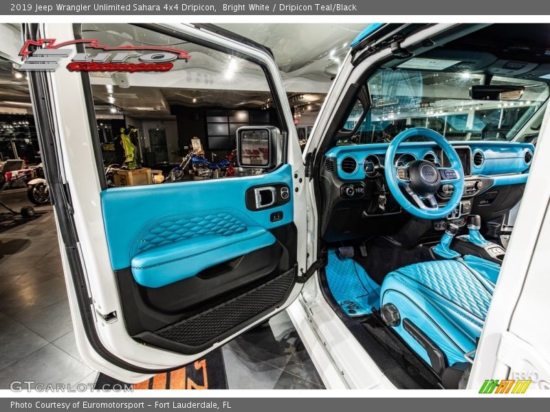 Bright White / Dripicon Teal/Black 2019 Jeep Wrangler Unlimited Sahara 4x4 Dripicon