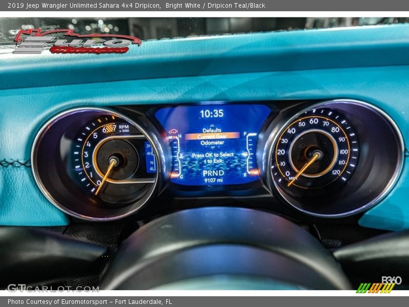 Bright White / Dripicon Teal/Black 2019 Jeep Wrangler Unlimited Sahara 4x4 Dripicon