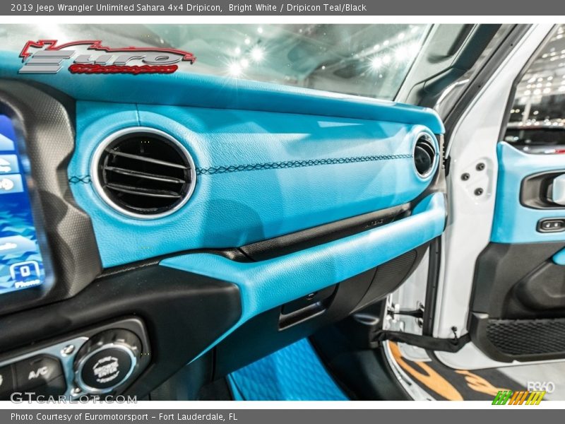 Bright White / Dripicon Teal/Black 2019 Jeep Wrangler Unlimited Sahara 4x4 Dripicon