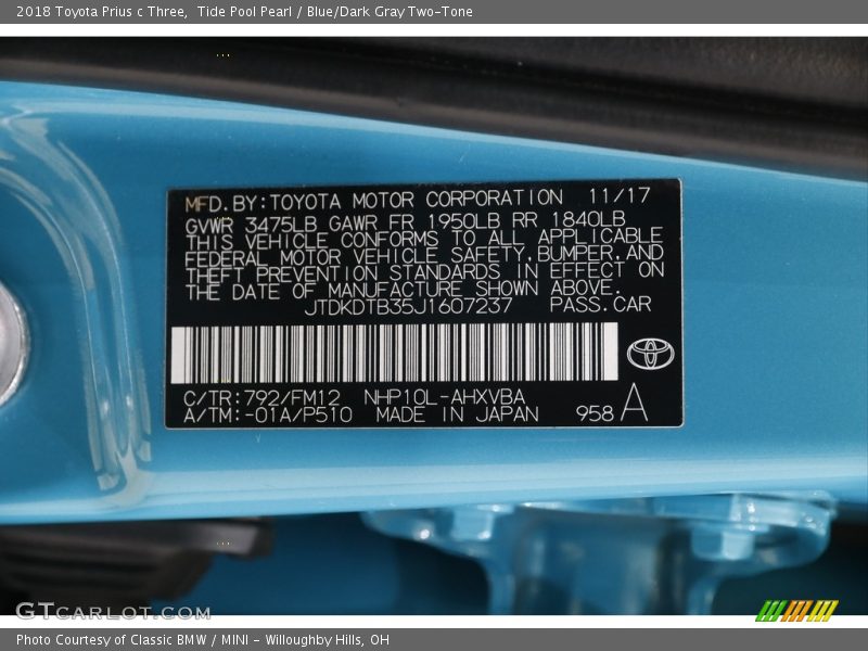 Tide Pool Pearl / Blue/Dark Gray Two-Tone 2018 Toyota Prius c Three