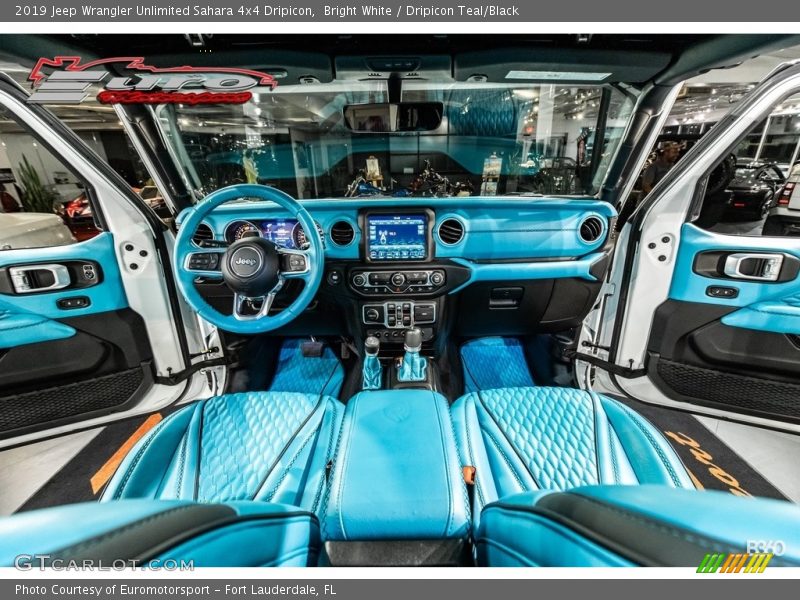 Bright White / Dripicon Teal/Black 2019 Jeep Wrangler Unlimited Sahara 4x4 Dripicon