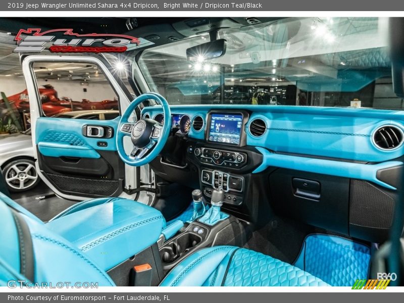 Bright White / Dripicon Teal/Black 2019 Jeep Wrangler Unlimited Sahara 4x4 Dripicon