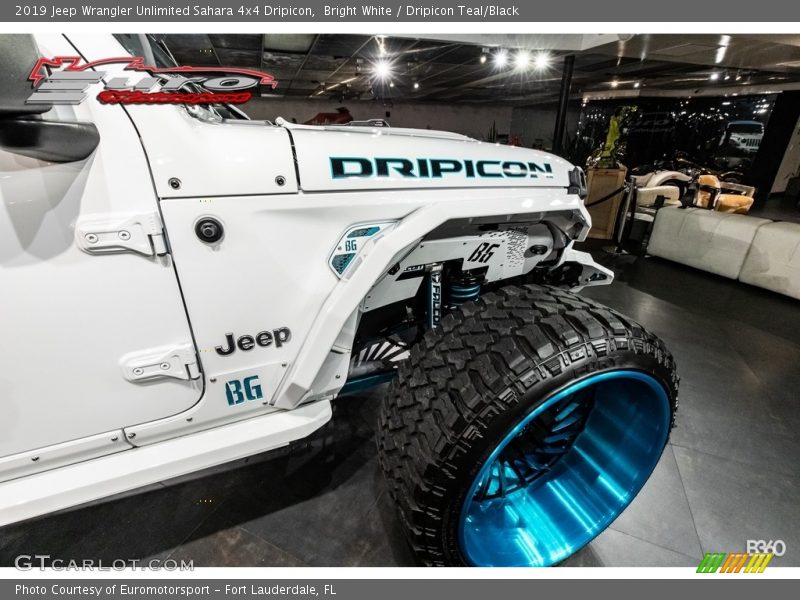 Bright White / Dripicon Teal/Black 2019 Jeep Wrangler Unlimited Sahara 4x4 Dripicon