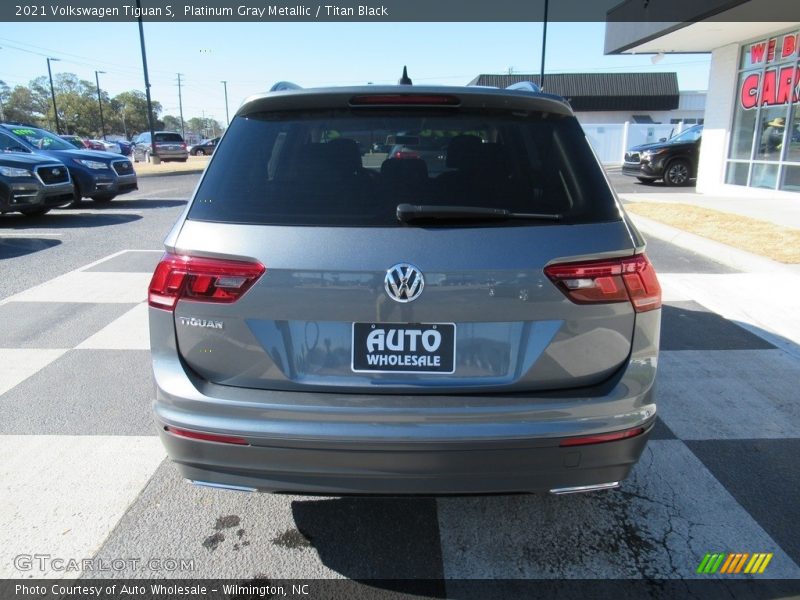 Platinum Gray Metallic / Titan Black 2021 Volkswagen Tiguan S