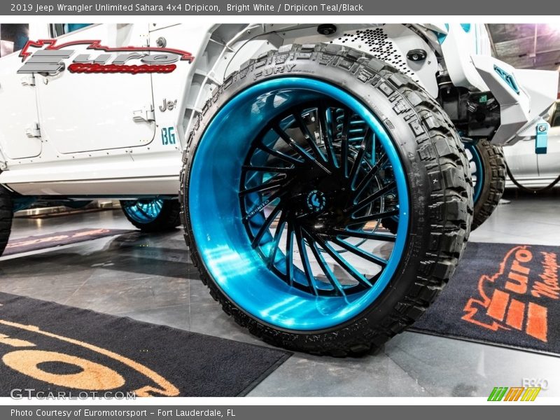 Bright White / Dripicon Teal/Black 2019 Jeep Wrangler Unlimited Sahara 4x4 Dripicon