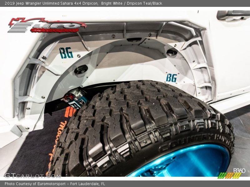 Bright White / Dripicon Teal/Black 2019 Jeep Wrangler Unlimited Sahara 4x4 Dripicon