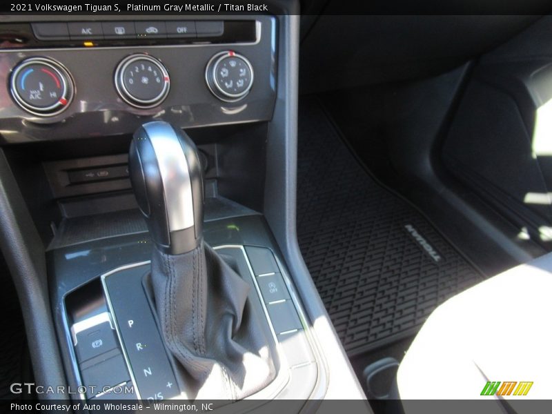 Platinum Gray Metallic / Titan Black 2021 Volkswagen Tiguan S