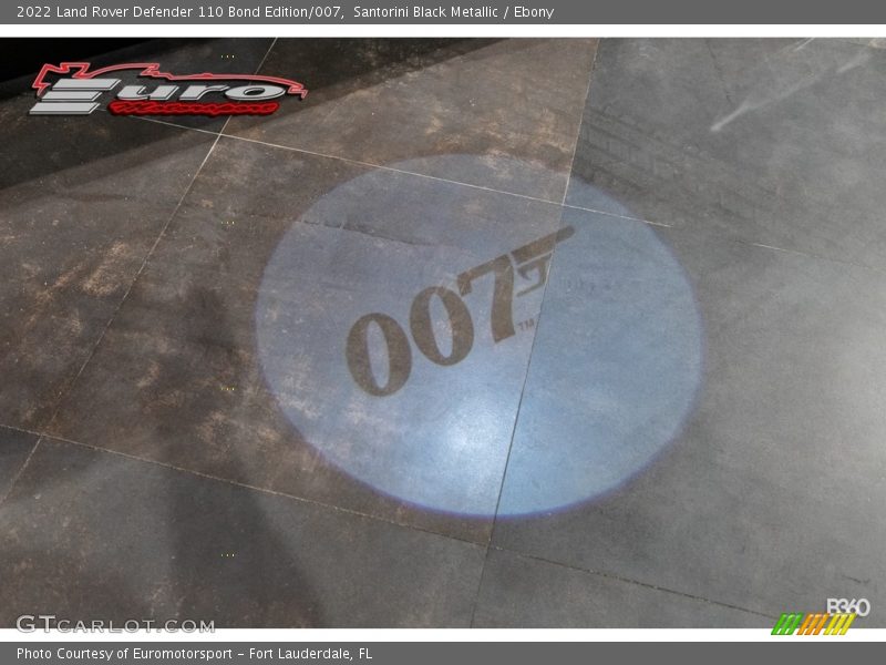  2022 Defender 110 Bond Edition/007 Logo