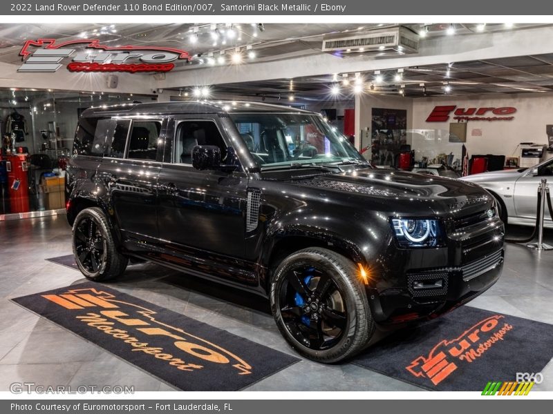  2022 Defender 110 Bond Edition/007 Santorini Black Metallic