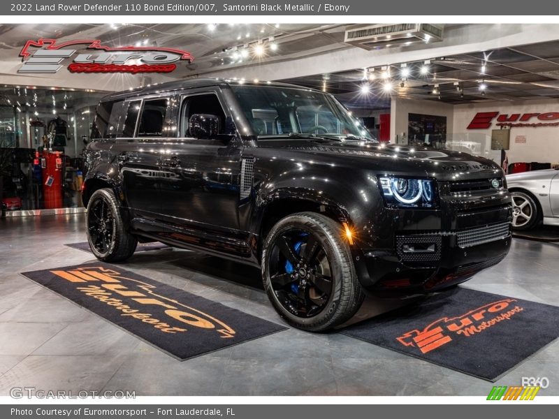 Front 3/4 View of 2022 Defender 110 Bond Edition/007