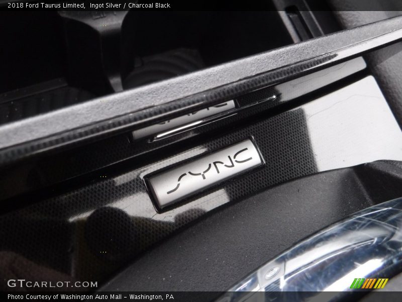 Ingot Silver / Charcoal Black 2018 Ford Taurus Limited