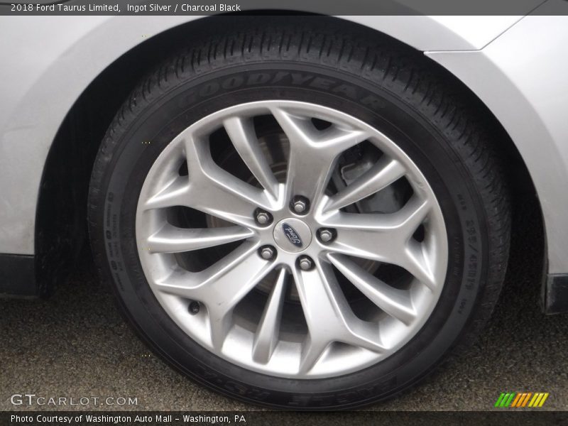 Ingot Silver / Charcoal Black 2018 Ford Taurus Limited