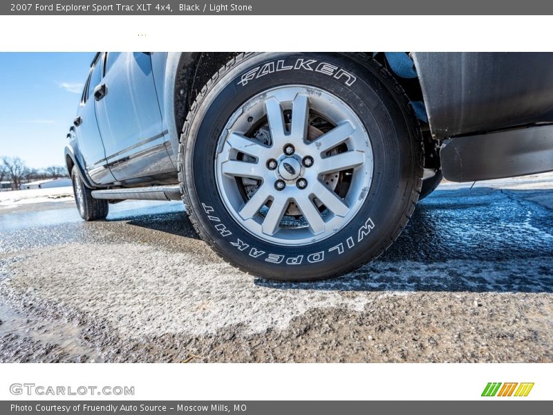 Black / Light Stone 2007 Ford Explorer Sport Trac XLT 4x4