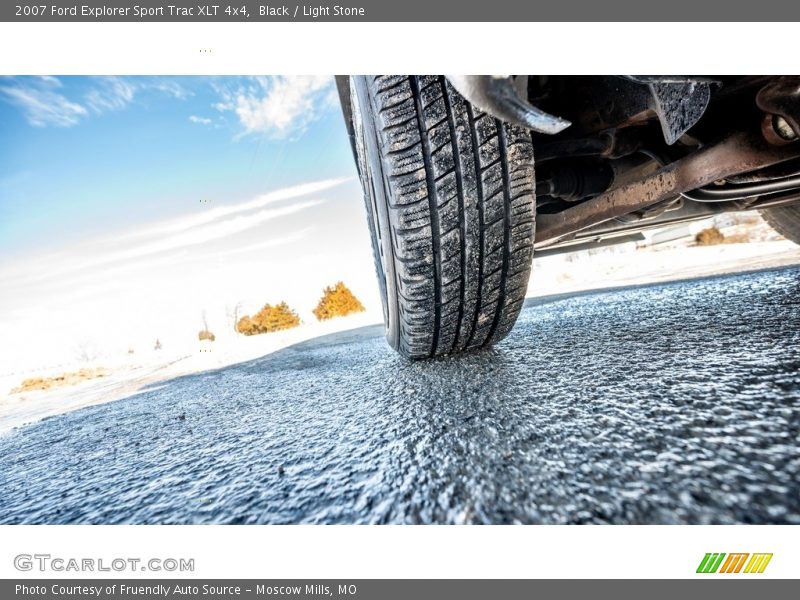 Black / Light Stone 2007 Ford Explorer Sport Trac XLT 4x4
