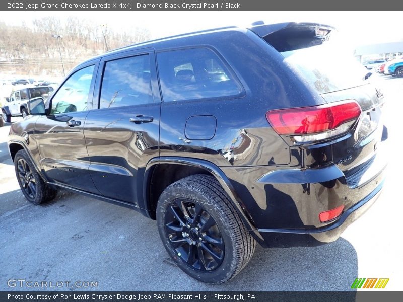 Diamond Black Crystal Pearl / Black 2022 Jeep Grand Cherokee Laredo X 4x4