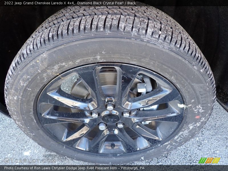Diamond Black Crystal Pearl / Black 2022 Jeep Grand Cherokee Laredo X 4x4