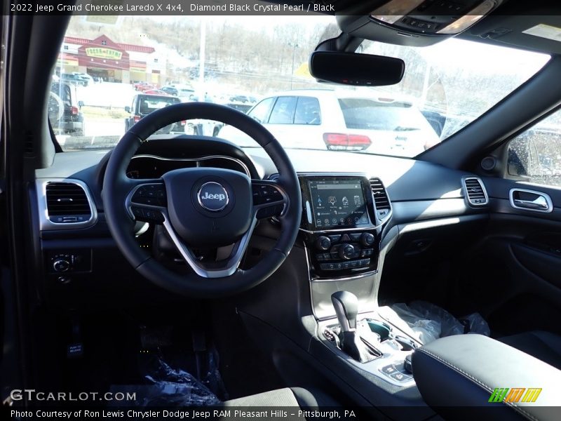 Diamond Black Crystal Pearl / Black 2022 Jeep Grand Cherokee Laredo X 4x4