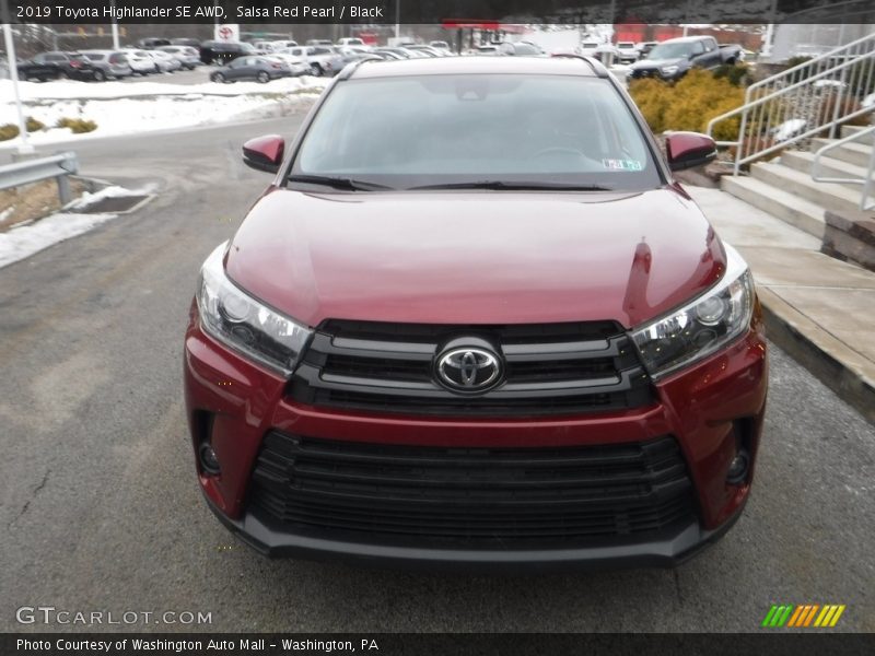 Salsa Red Pearl / Black 2019 Toyota Highlander SE AWD