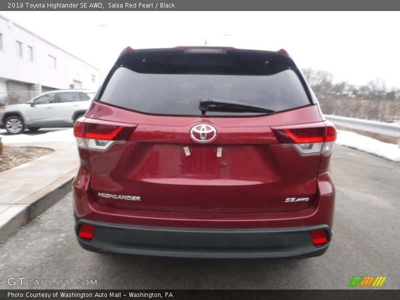 Salsa Red Pearl / Black 2019 Toyota Highlander SE AWD