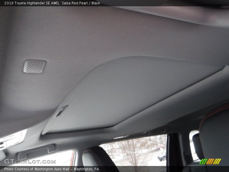 Salsa Red Pearl / Black 2019 Toyota Highlander SE AWD