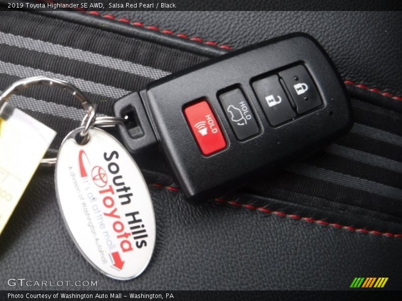 Salsa Red Pearl / Black 2019 Toyota Highlander SE AWD