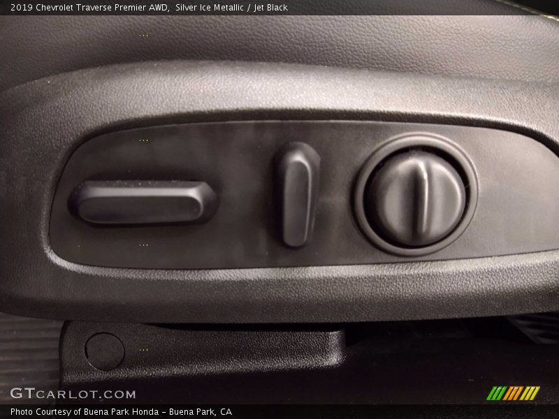 Silver Ice Metallic / Jet Black 2019 Chevrolet Traverse Premier AWD