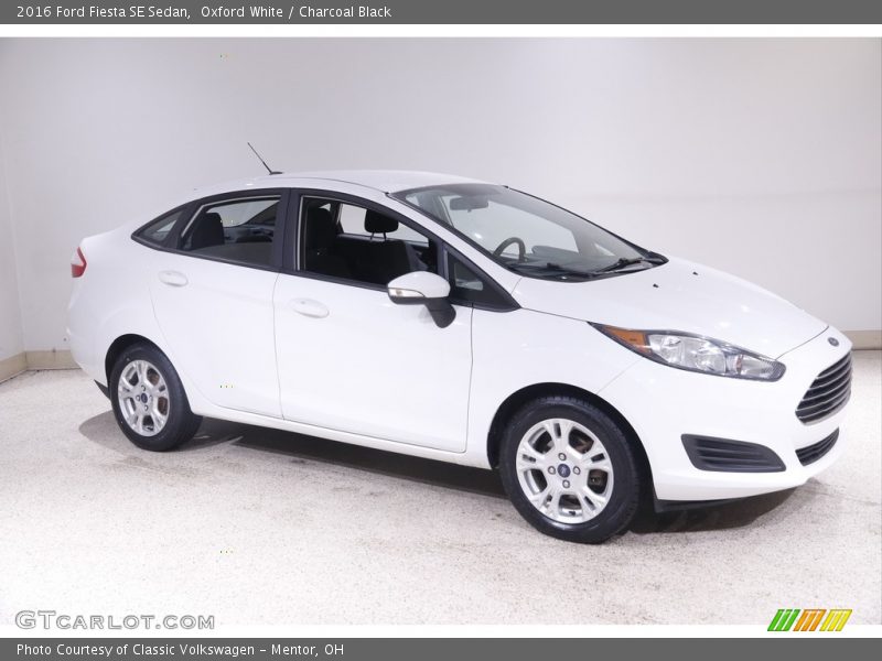 Oxford White / Charcoal Black 2016 Ford Fiesta SE Sedan