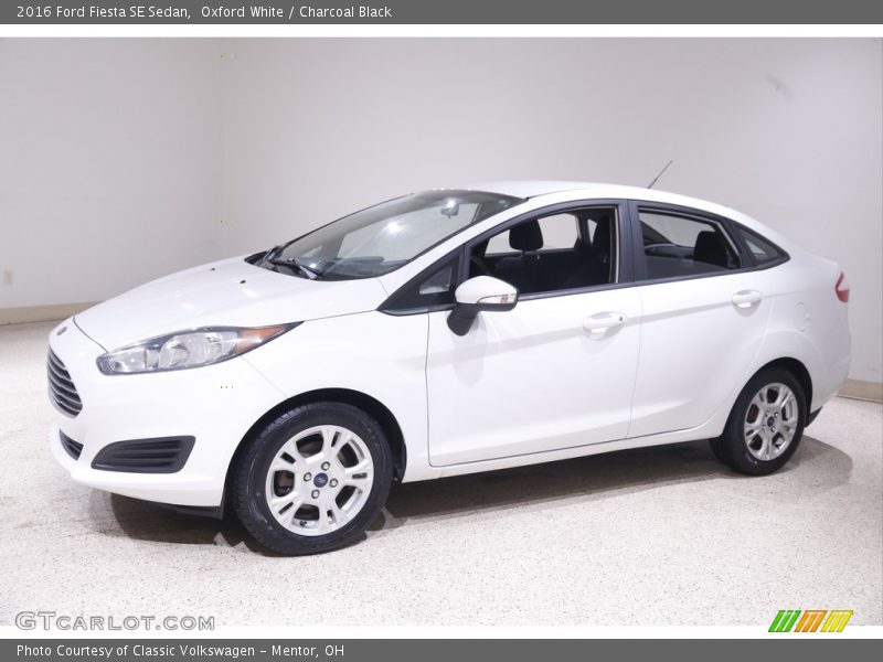 Oxford White / Charcoal Black 2016 Ford Fiesta SE Sedan