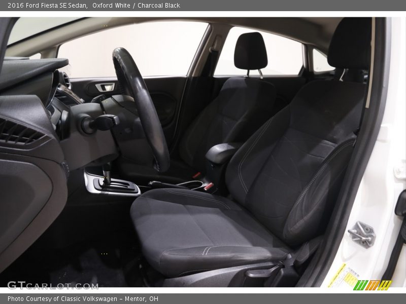 Oxford White / Charcoal Black 2016 Ford Fiesta SE Sedan