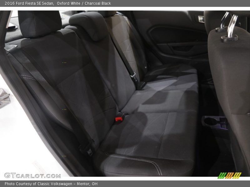 Oxford White / Charcoal Black 2016 Ford Fiesta SE Sedan